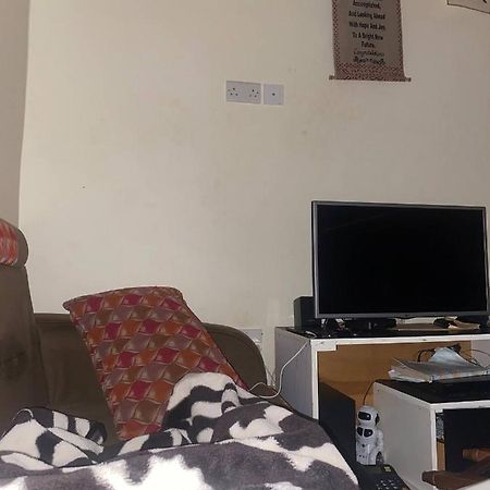 Room In Guest Room - Single Bedroom Sitting Room Kampala Exterior foto