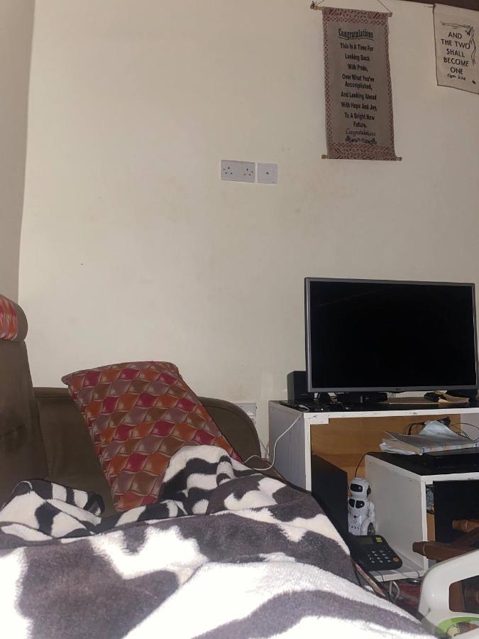 Room In Guest Room - Single Bedroom Sitting Room Kampala Exterior foto